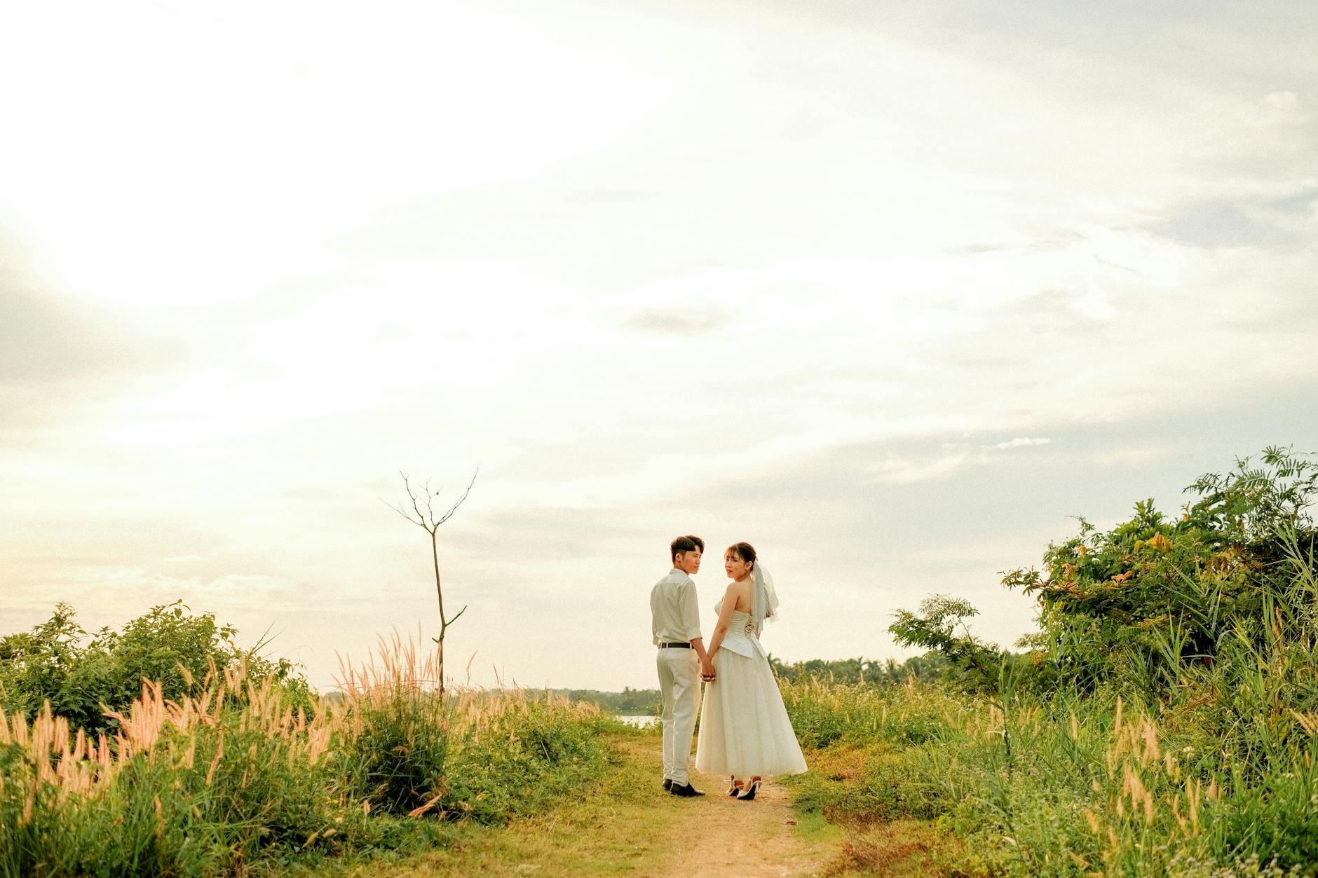 Hände im Sonnenuntergang — Seeeloch